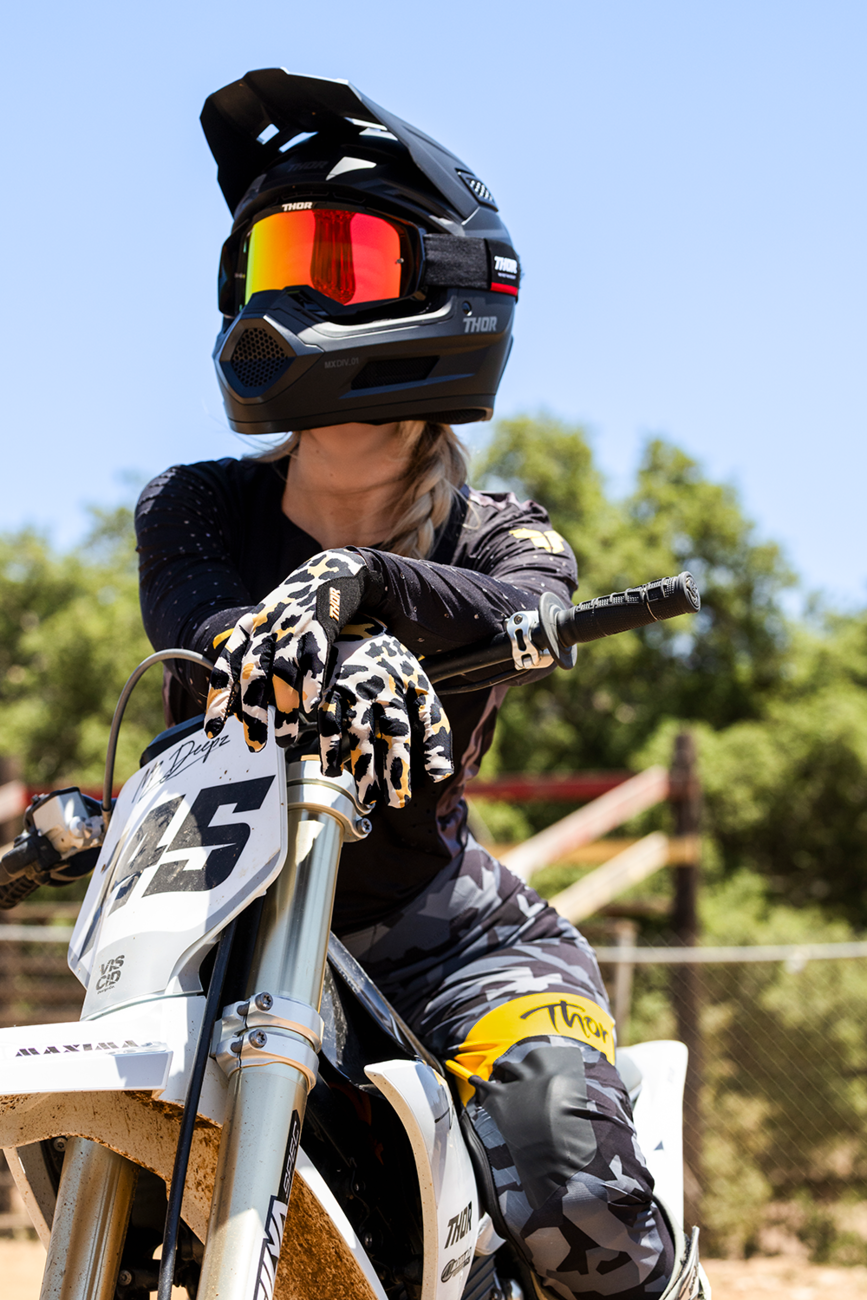 Women's Sportmode Cheetah Gloves